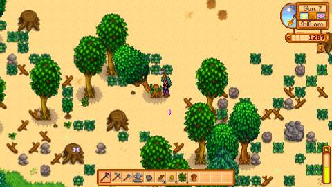 Chopping down a tree in Stardew Valley