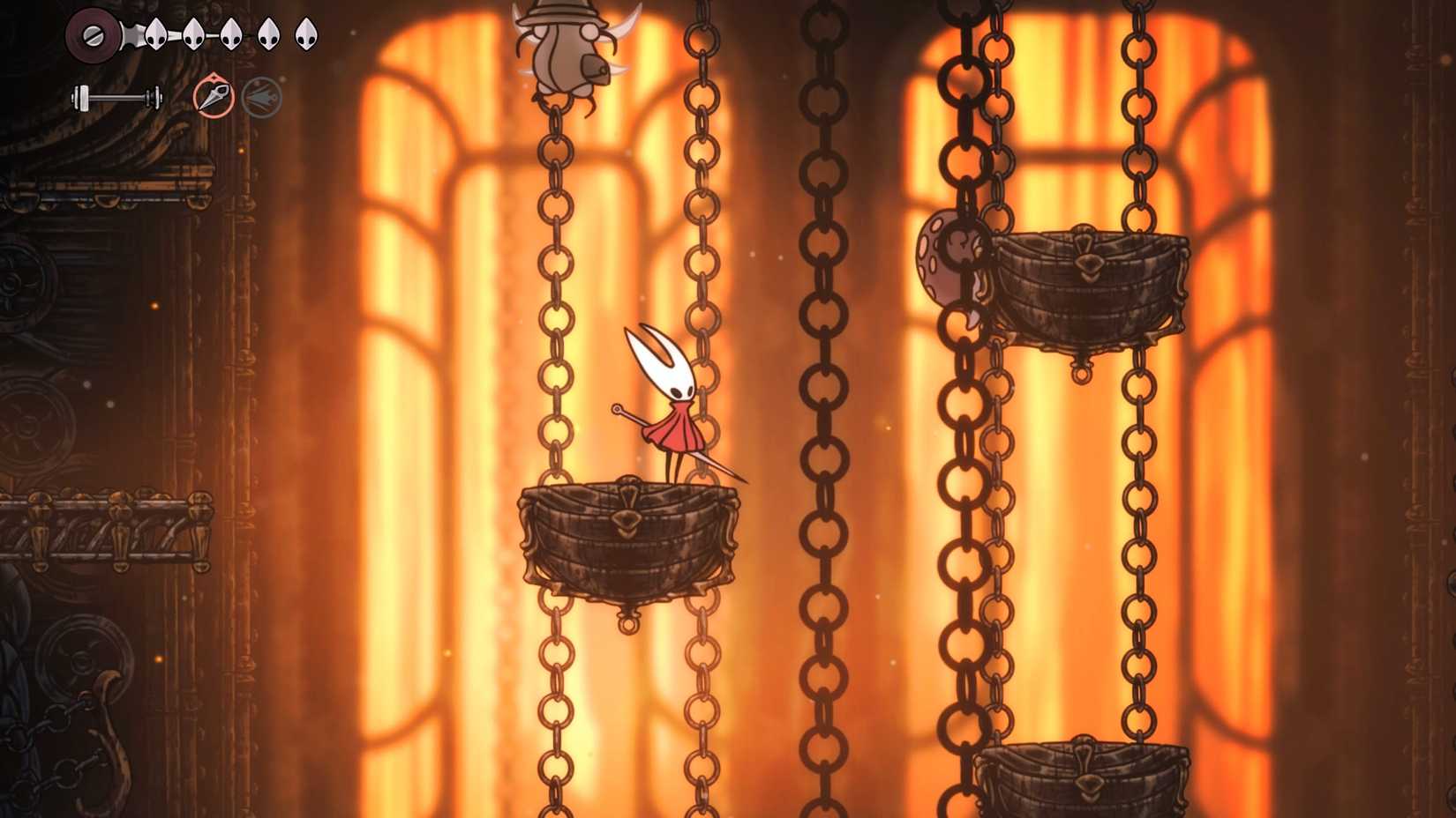 Lutando contra inimigos nas plataformas acorrentadas Silksong