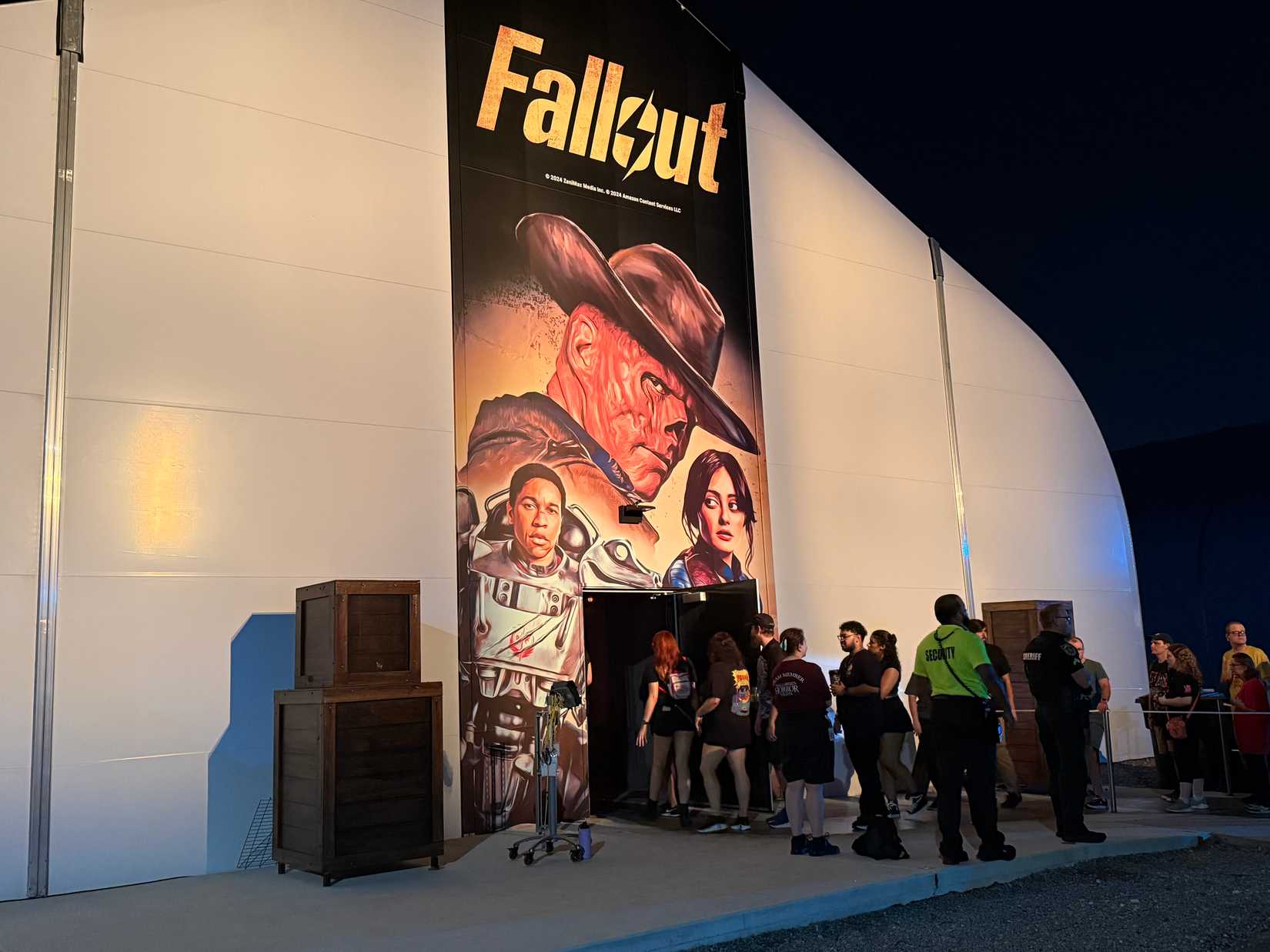 halloween horror nights 2025 - fallout entrance