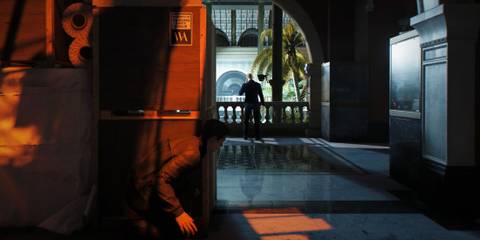 James Bond sneaking around a level - 007 First Light