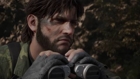 Snake holding binoculars in Metal Gear Solid Delta Snake Eater