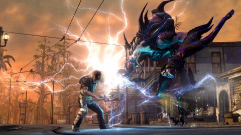 Attacking an enemy in inFAMOUS 2