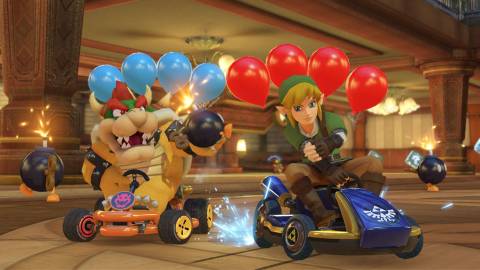 Bowser and Link fight each other in Battle Mode - Mario Kart 8 Deluxe