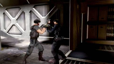 Disarming an enemy in James Bond Everything Or Nothing