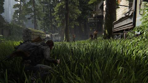Ellie sneaking in grass in The Last of Us Part 2