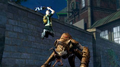 Fighting an enemy in inFAMOUS 2