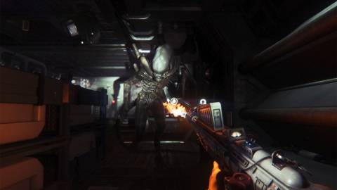 Fighting the Xenomorph with a flamethrower - Alien Isolation