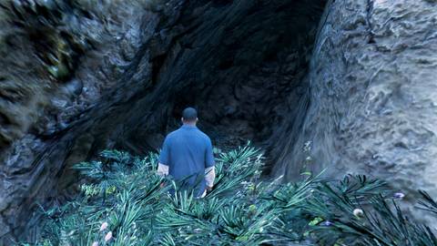 gta-v-franklin-looking-into-cave