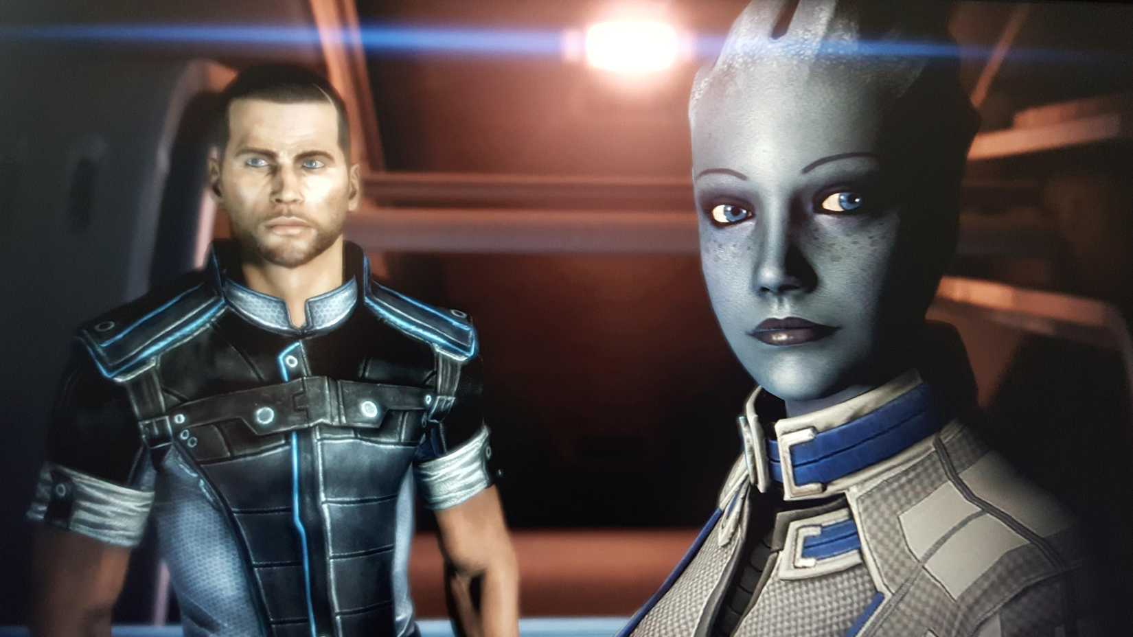 Shepard e Liara em Mass Effect 3.