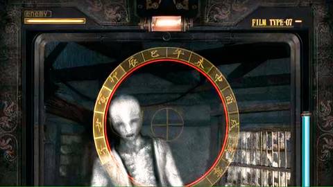 Taking a ghost photo in Fatal Frame 2 Crimson Butterfly (PS2)