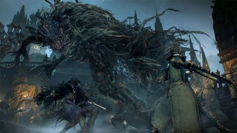 Two hunters fighting the Cleric Beast - Bloodborne