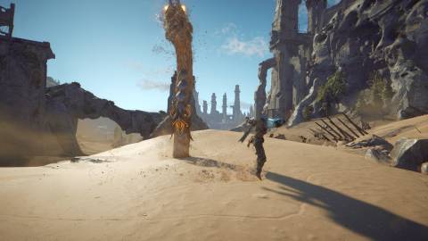 Attacking a sandworm in Atlas Fallen