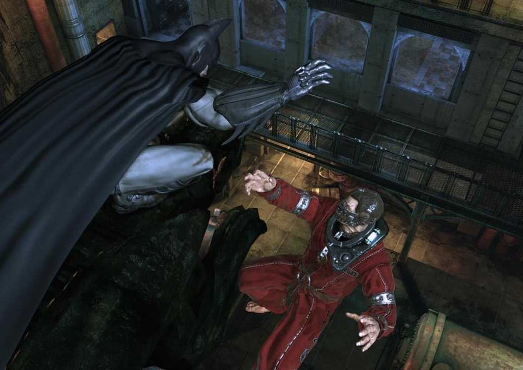 Menyerang musuh dari atas di Batman Arkham Asylum, memanfaatkan mekanik tersembunyi game
