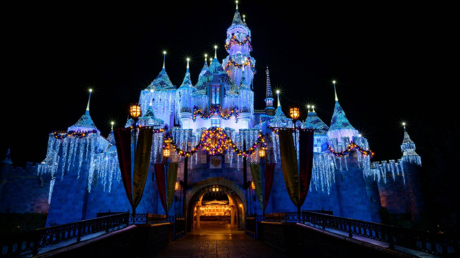 I Visited Disneyland for the Holidays Season and It Was Magical