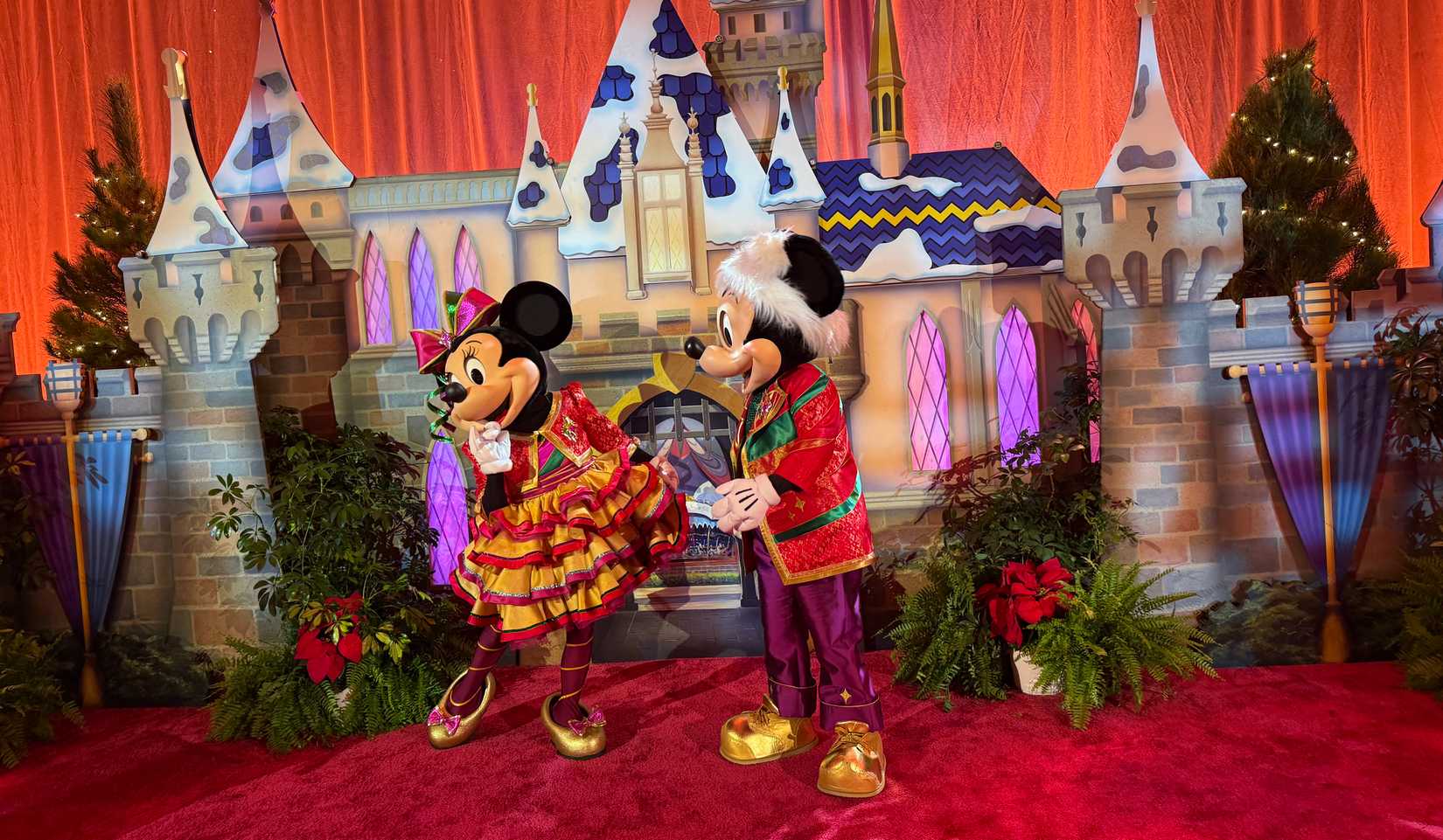 mickey and minnie holiday clothes