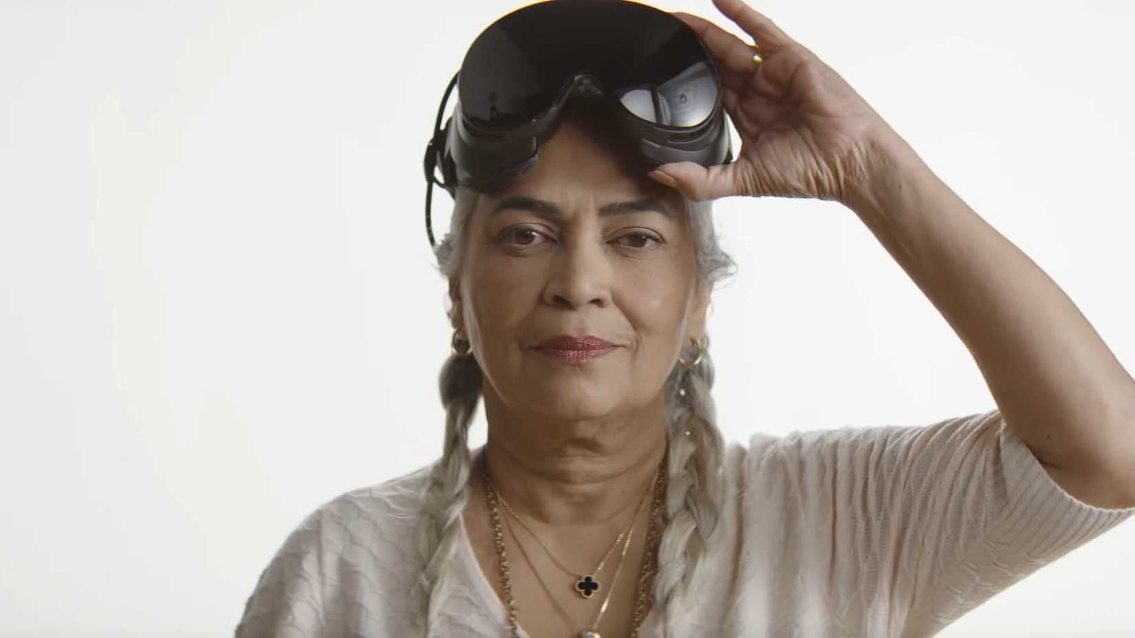 steam-frame-vr-headset-off