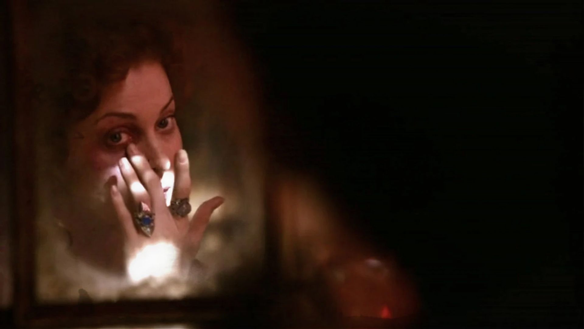 game of thrones valar morghulis, ros covering her bruise