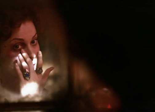 game of thrones valar morghulis, ros covering her bruise