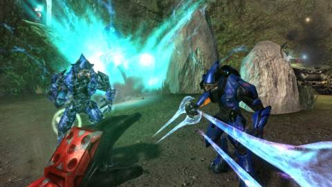 Attacking enemies in Halo 2 (2004)