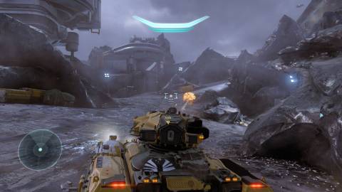 Driving a tank in Halo 5 Guardians (2015)