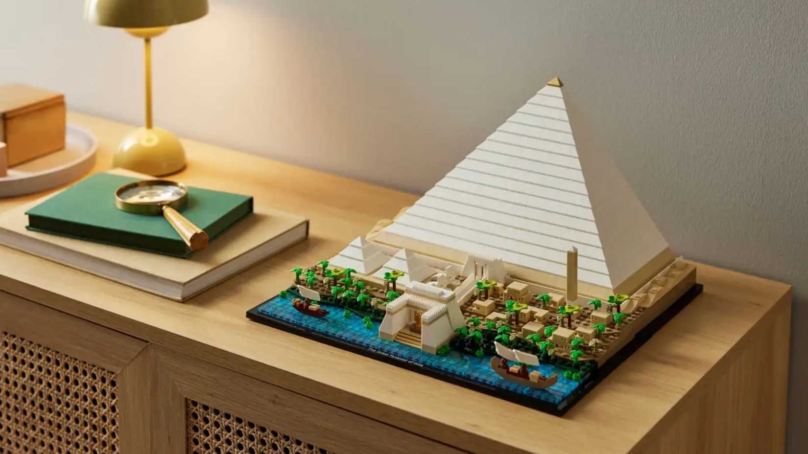 lego-pyramid-at-giza
