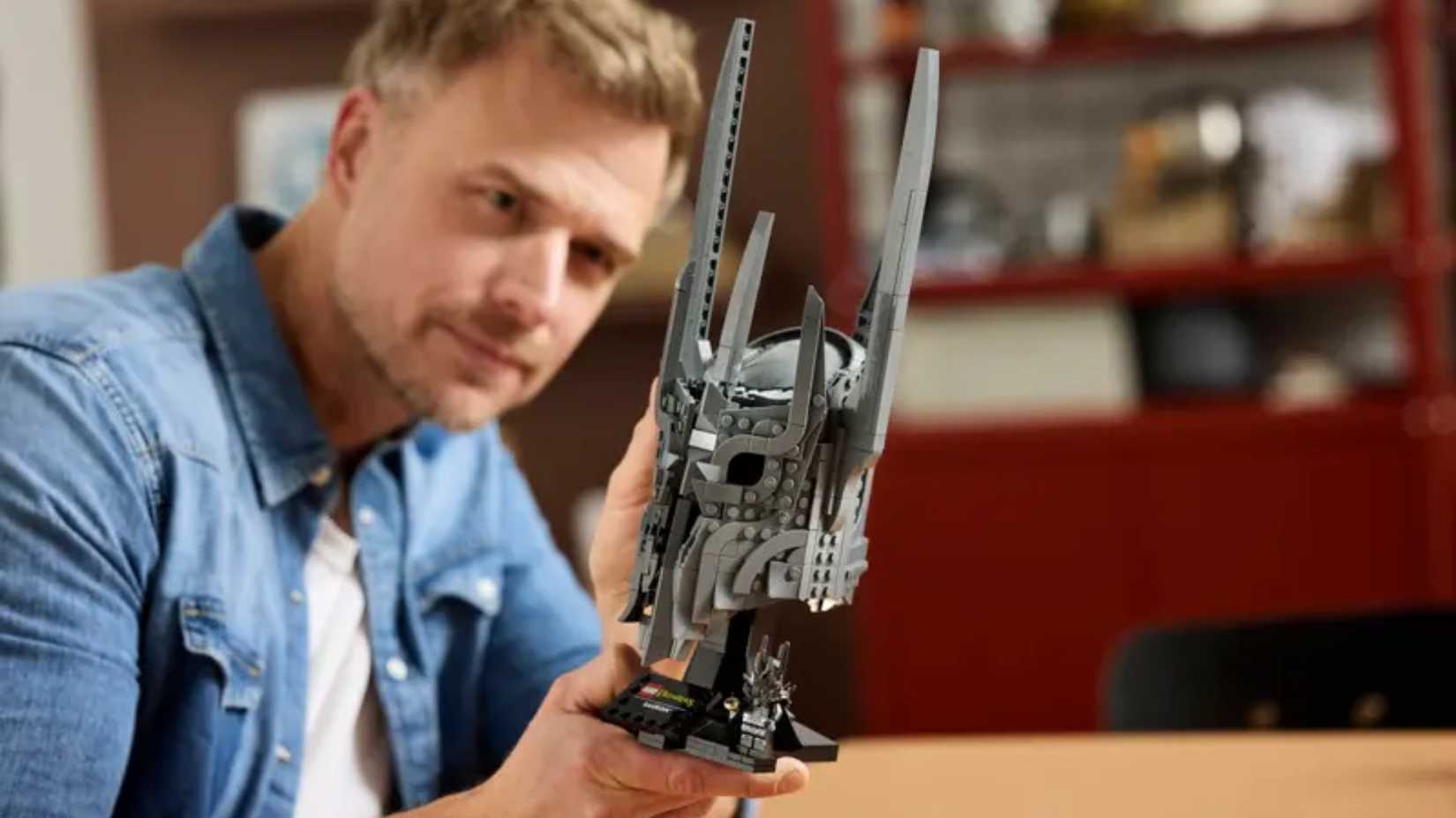 LEGO Saurons Helmet 1