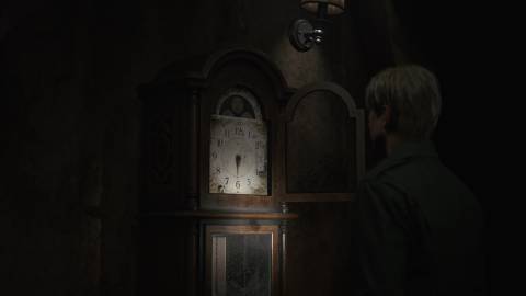 Looking at a clock in Silent Hill 2 (PS5)