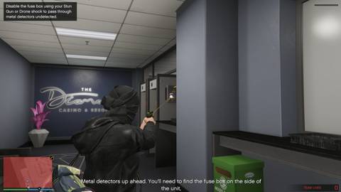 metal detector in diamond heist