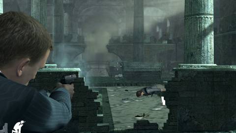 quantum of solace 007 game james bond aiming from behind cover