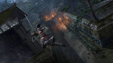 Using a grappling hook in Sekiro Shadows Die Twice (2019)