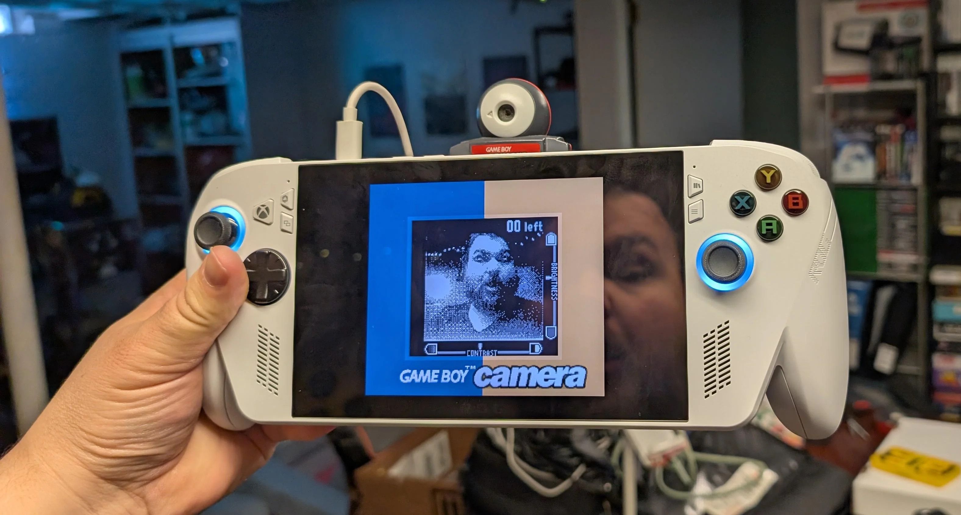ROG Xbox Ally User Basically Turns the Handheld into a Game Boy
