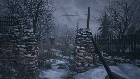 RE8 Path to Luiza's House