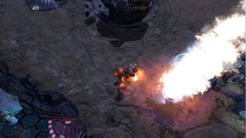 Attacking enemies in Darkspore (2011)