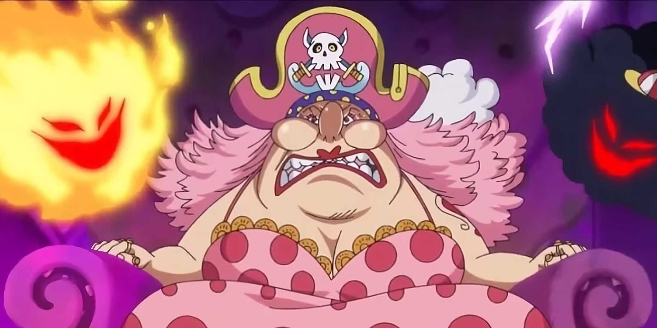 Big Mom has two homies next to her.