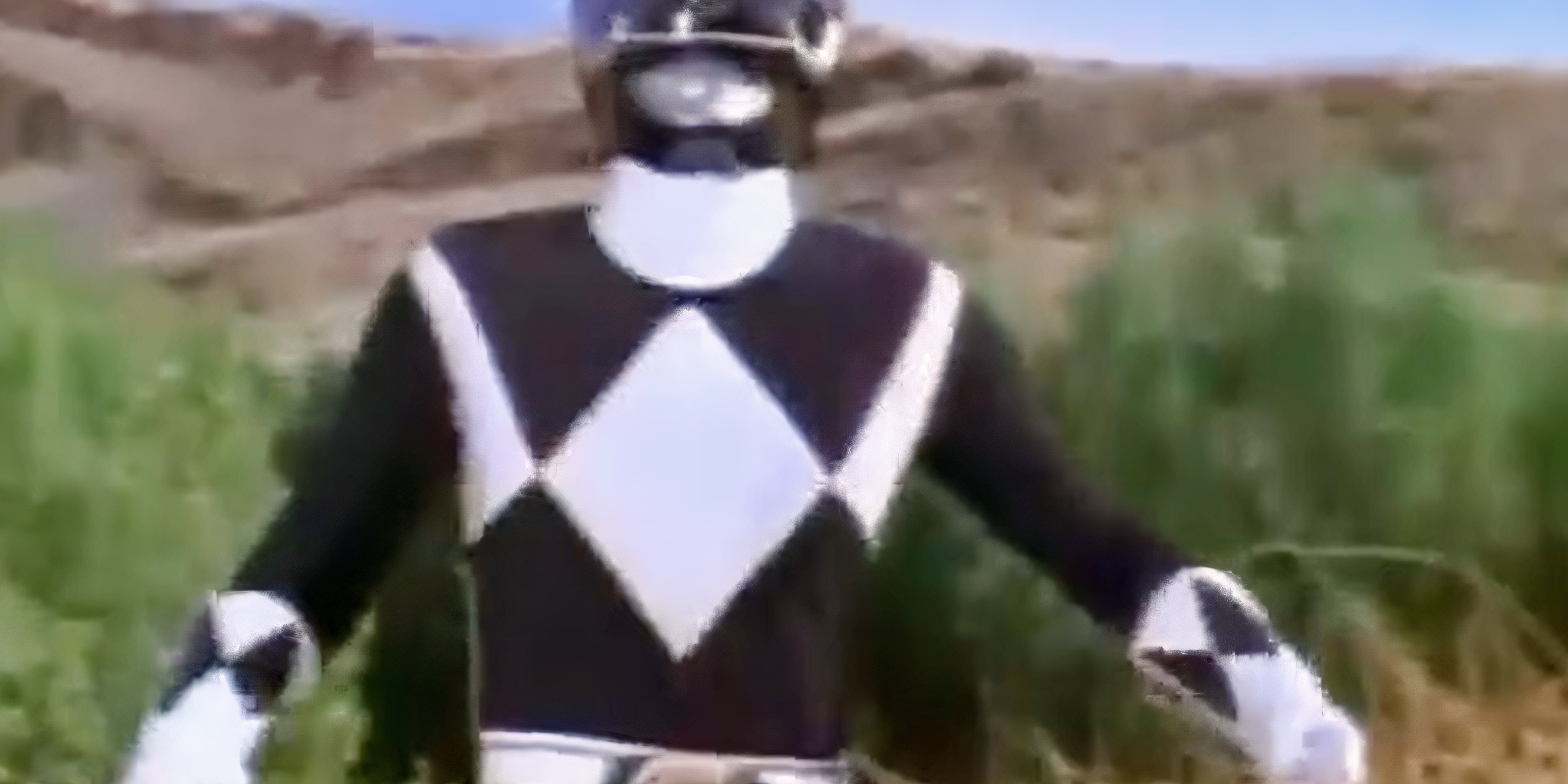 Every Mighty Morphin’ Power Rangers’ Color, Main Weapon, Forms, Age ...