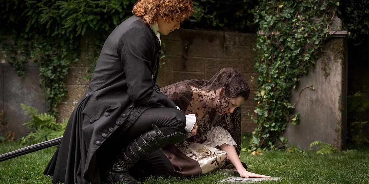 Claire dan Jamie mengunjungi makam Faith di Outlander
