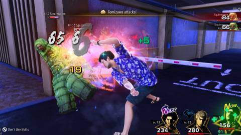 Fighting an enemy in battle in Like A Dragon Infinite Wealth (2024)