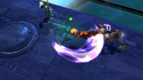 Fighting enemies in Darkspore (2011)