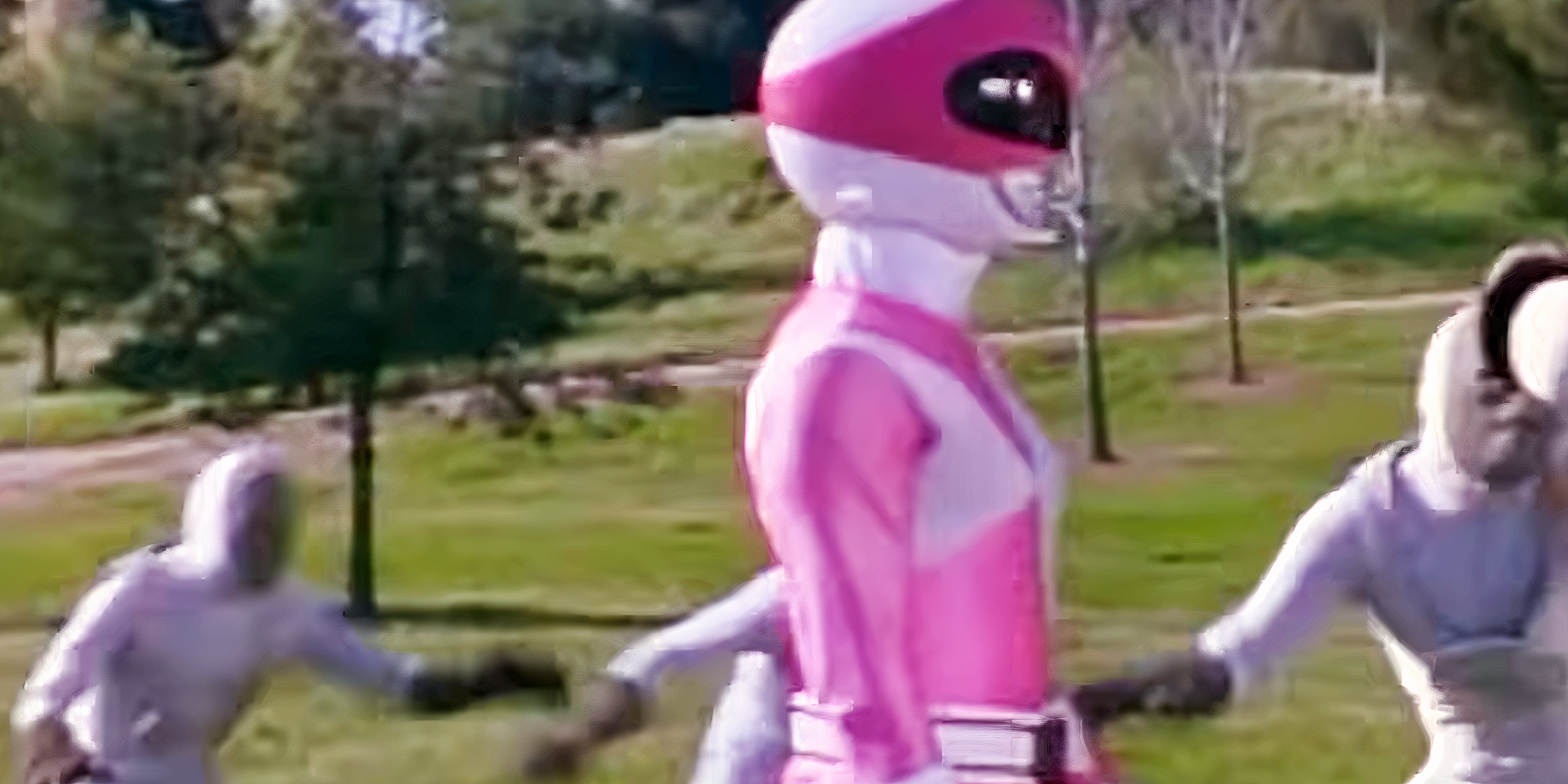 Every Mighty Morphin’ Power Rangers’ Color, Main Weapon, Forms, Age ...