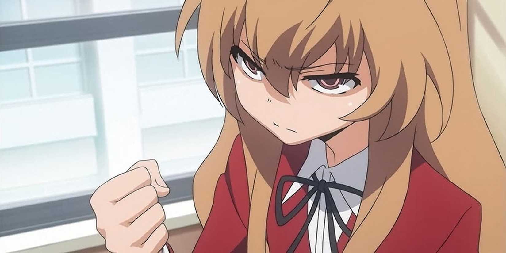 Taiga Aisaka raises her fist.