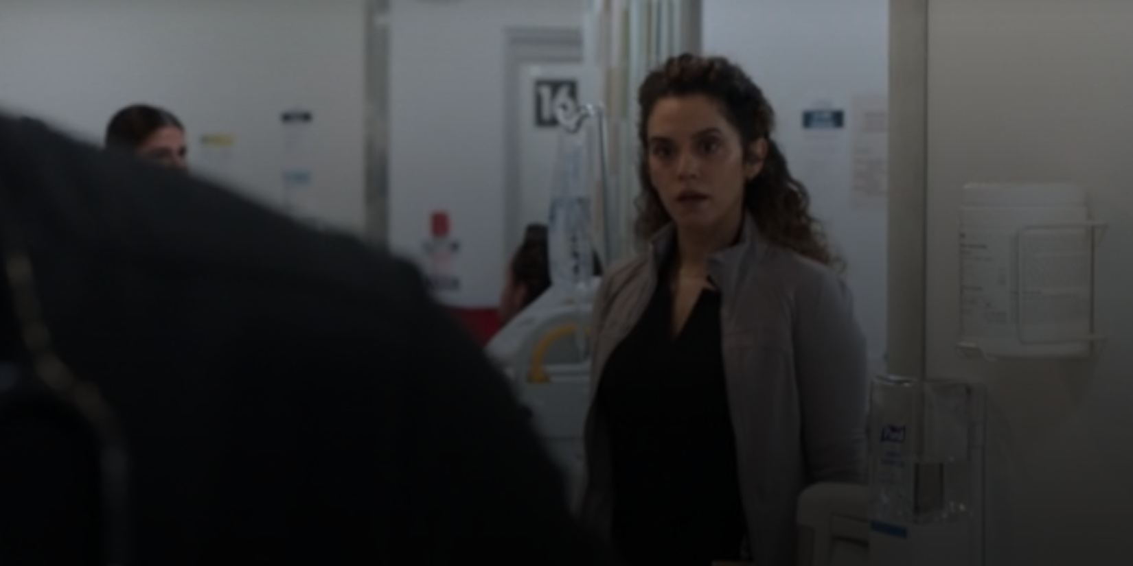 Dr. Al-Hashimi menguping percakapan