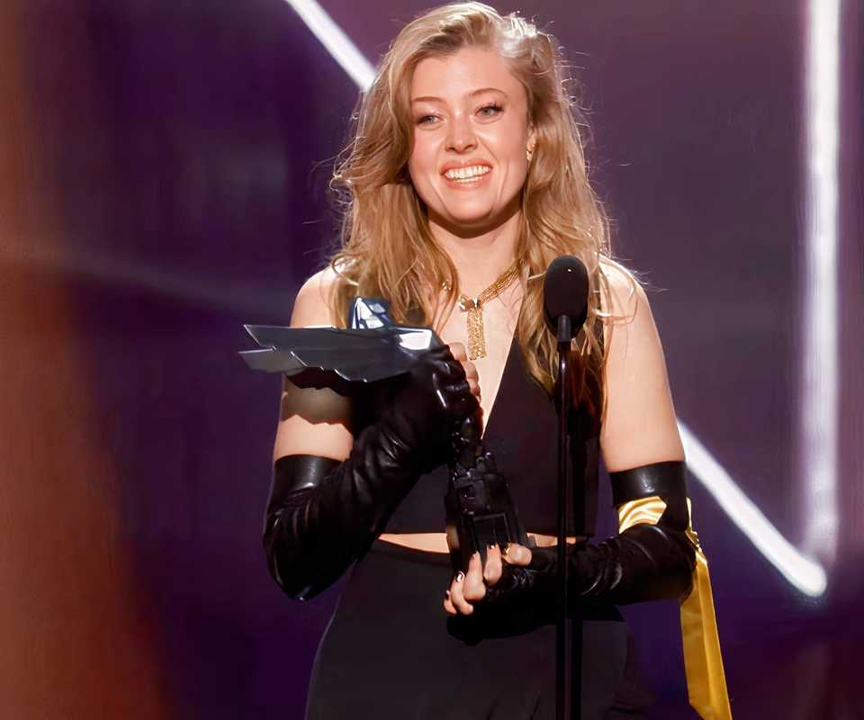 Jennifer English Menerima Penghargaan The Game Awards 2025