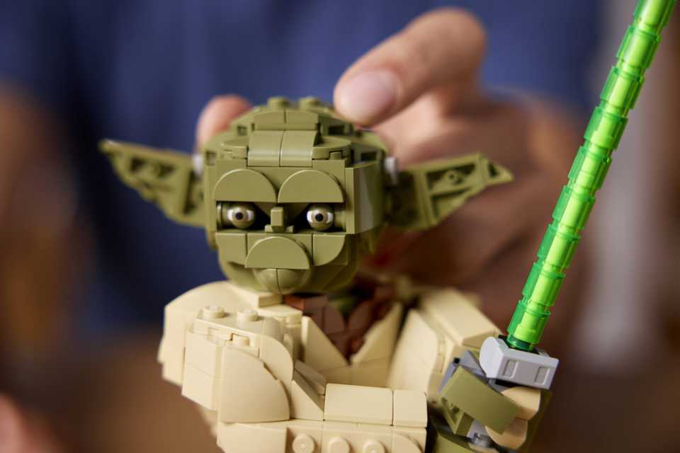 LEGO 75438 Yoda Bust (4)