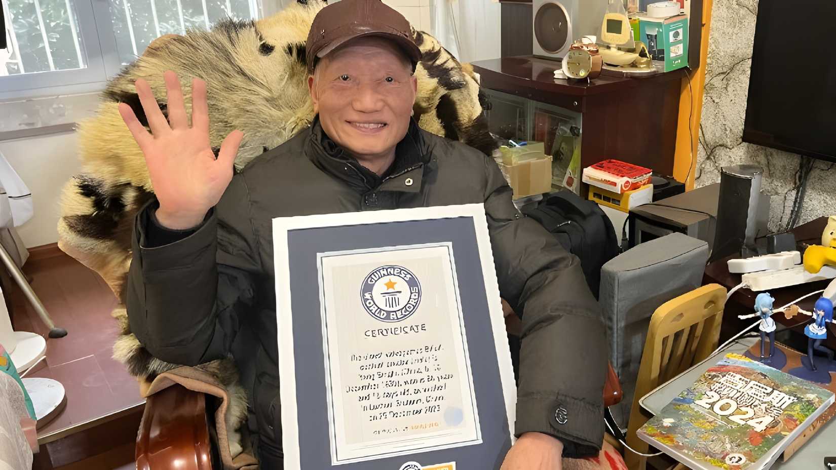 world's oldest male streamer record holder with award