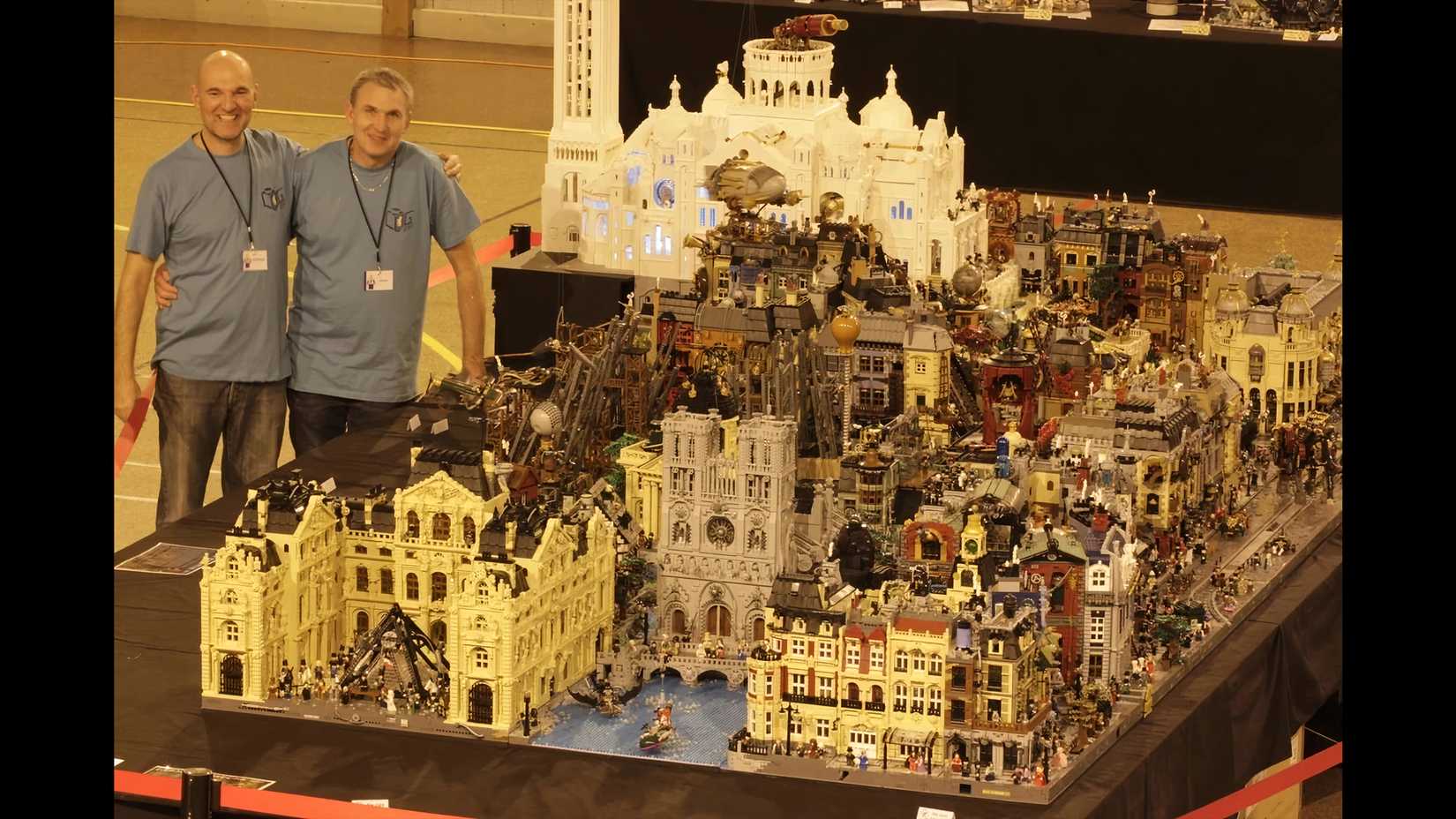 LEGO Steampunk Paris Diorama Clair Obscur