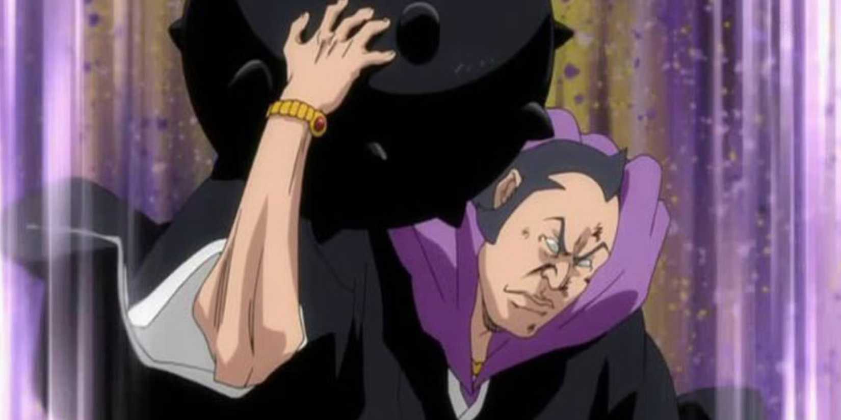 Lieutenant Marechiyo Omaeda Releases Gegetsuburi's Shikai and places it on his shoulder during battle,