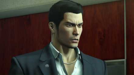 Kazuma på ett kontor i Yakuza 0 (PS5)