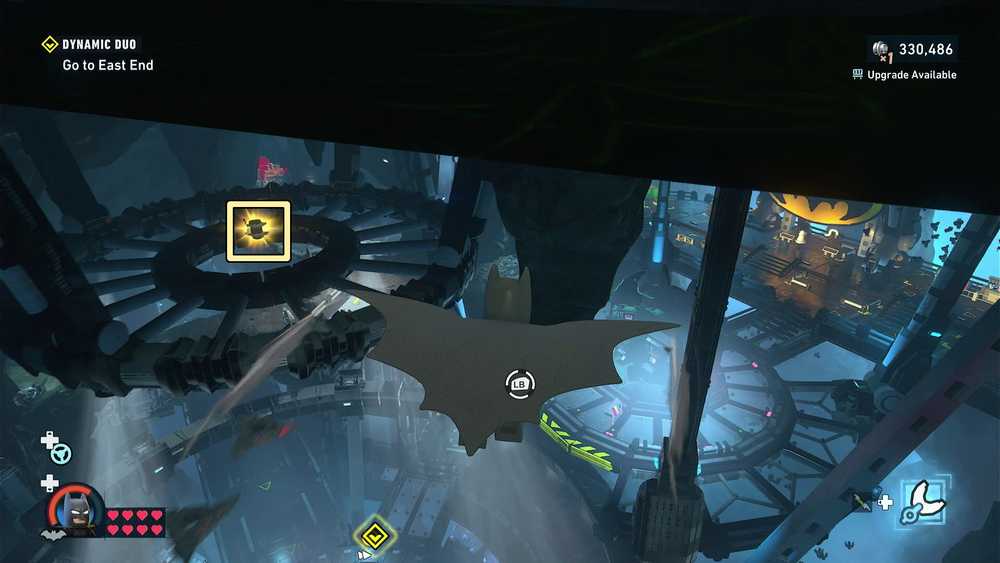 Localiza&ccedil;&atilde;o do Minikit 8 perto do teto da Batcaverna em LEGO Batman Legacy of the Dark Knight