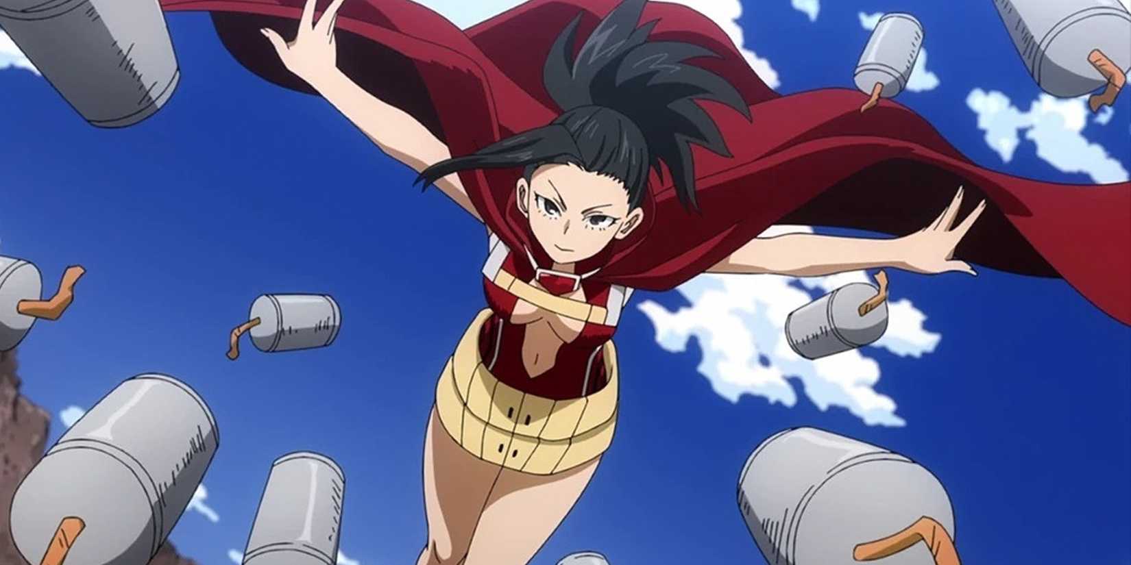 Momo Yaoyorozu लड्दै गर्दा क्यानिस्टरहरू वरिपरि फ्याँकिन्छ।