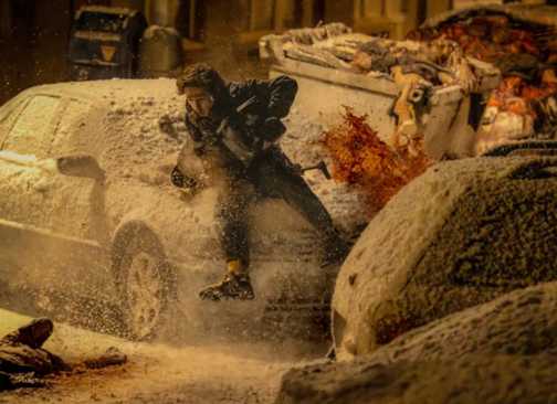 Sutradara Resident Evil Beri Update Resmi Soal Masa Depan Franchise 11 Zombies falling in the snow in Resident Evil